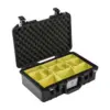 Peli Air Case 1485, Schwarz, geöffnet, mit gelben gepolsterten Trennwänden
