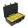 Peli Air Case 1555, Schwarz, geöffnet, mit gelben gepolsterten Trennwänden