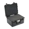 Peli Air Case 1557, Schwarz, geöffnet, mit Schaumstoff
