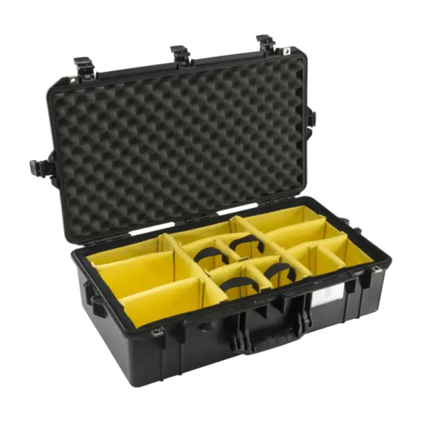 Peli Air Case 1605, Schwarz, geöffnet, mit gelben gepolsterten Trennwänden