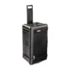 Peli Air Case 1646, Schwarz, aufrecht mit ausgezogenem Teleskopgriff