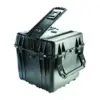 Peli Protector Case 0340, Schwarz, mit ausgezogenem Teleskopgriff