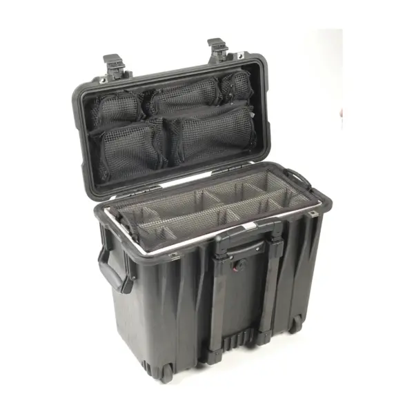Peli Protector Case 1440, Schwarz, geöffnet, mit gepolsterten Trennwänden und Deckel-Organizer