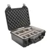 Peli Protector Case 1450, Schwarz, geöffnet, mit gepolsterten Trennwänden