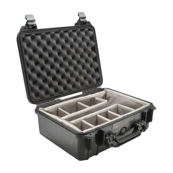 Peli Protector Case 1450, Schwarz, geöffnet, mit gepolsterten Trennwänden