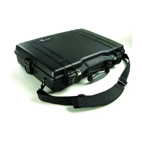 Peli Protector Case 1495, Schwarz, geschlossen, mit Schultergurt