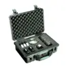 Peli Protector Case 1500, Schwarz, geöffnet, mit Schaumstoff und eingelegter Kamera