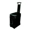 Peli Protector Case 1560, Schwarz, aufrecht mit ausgezogenem Teleskopgriff