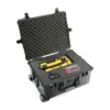 Peli Protector Case 1610, Schwarz, geöffnet, mit Schaumstoff und eingelegten Geräten