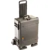 Peli Protector Case 1610M, Schwarz, aufrecht mit Fahrgestell und Teleskopgriff