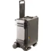 Peli Protector Case 1610M, Schwarz, aufrecht, Schrägansicht von der Seite