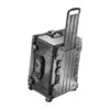Peli Protector Case 1620, Schwarz, aufrecht mit ausgezogenem Teleskopgriff