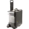 Peli Protector Case 1620M, Schwarz, aufrecht mit Fahrgestell und Teleskopgriff