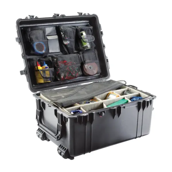 Peli Protector Case 1630, Schwarz, geöffnet, mit gepolsterten Trennwänden und Deckel-Organizer