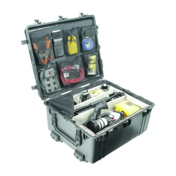Peli Protector Case 1690, Schwarz, geöffnet, mit gepolsterten Trennwänden und Deckel-Organizer
