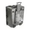 Peli Protector Case 1690, Schwarz, Rückseite mit ausgezogenem Teleskopgriff