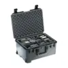 Peli Storm Case iM2620, Schwarz, geöffnet, mit Trennwänden und eingelegter Kameraausrüstung